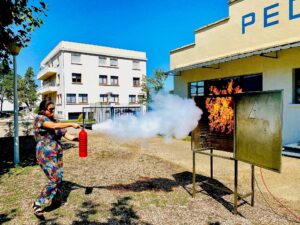 manipulation des extincteurs pour un safety day incendie