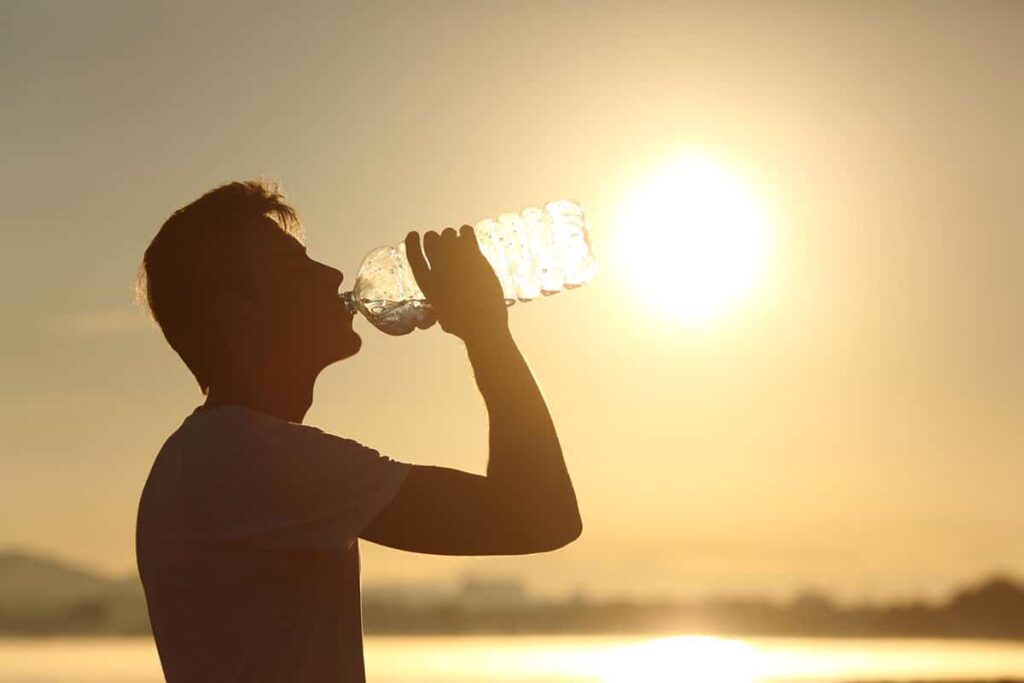 Recommandations aux travailleurs en cas de fortes chaleurs. Lors de périodes de fortes chaleurs, voire de canicule, certains travailleurs peuvent être particulièrement exposés aux risques