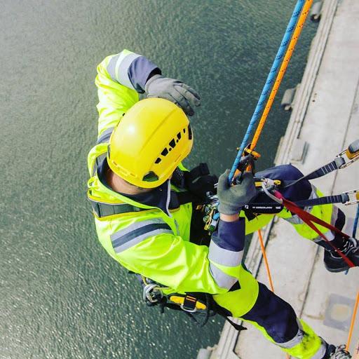 Formation travaux en hauteur port du harnais