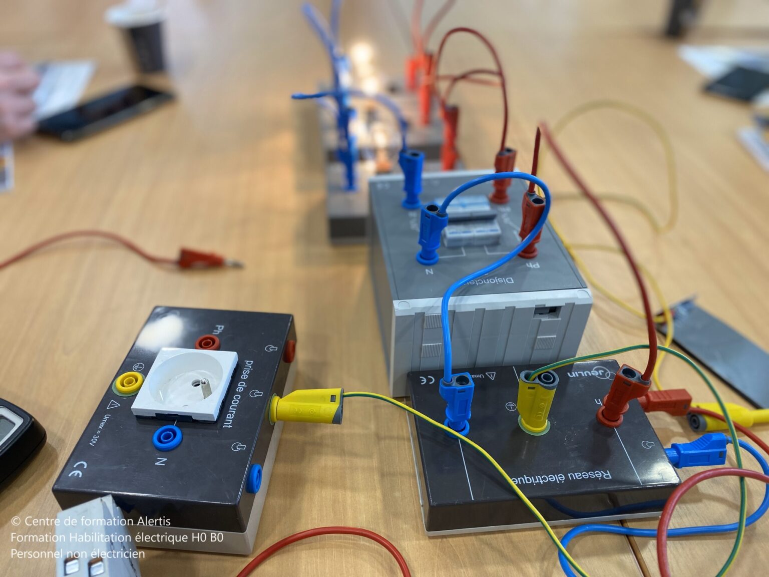 Formation habilitation électrique H0 B0 pour personnel non électricien