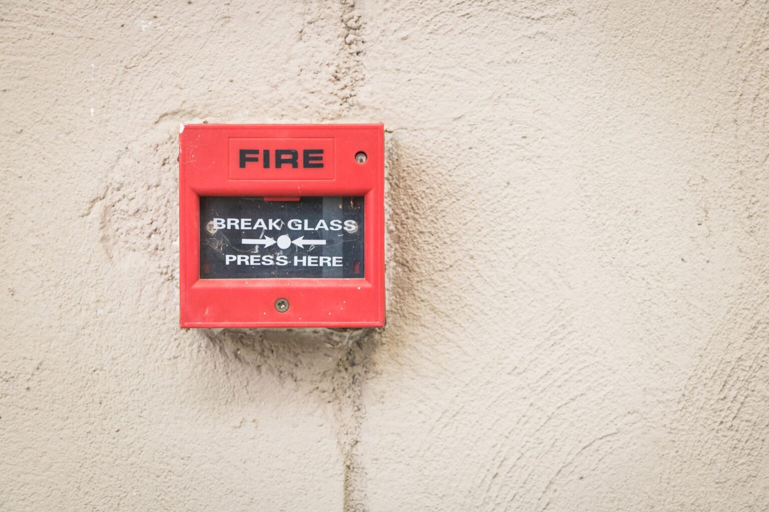 Déclencheur manuel rouge en intérieur