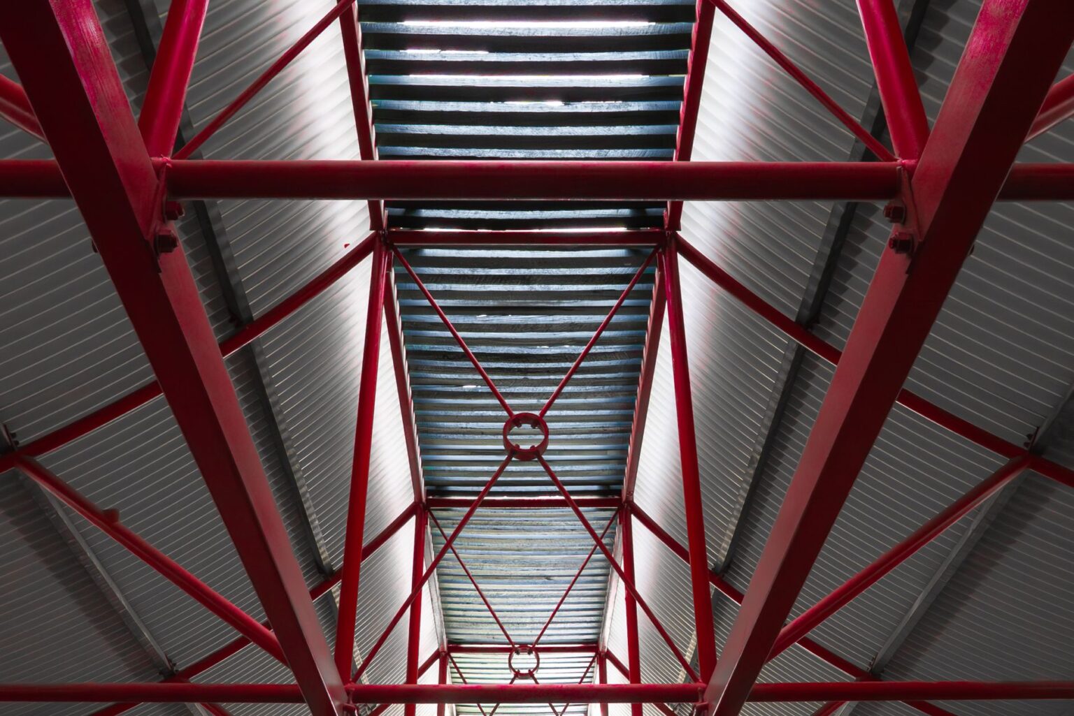 Charpente métallique et couverture d'un bâtiment d'activité