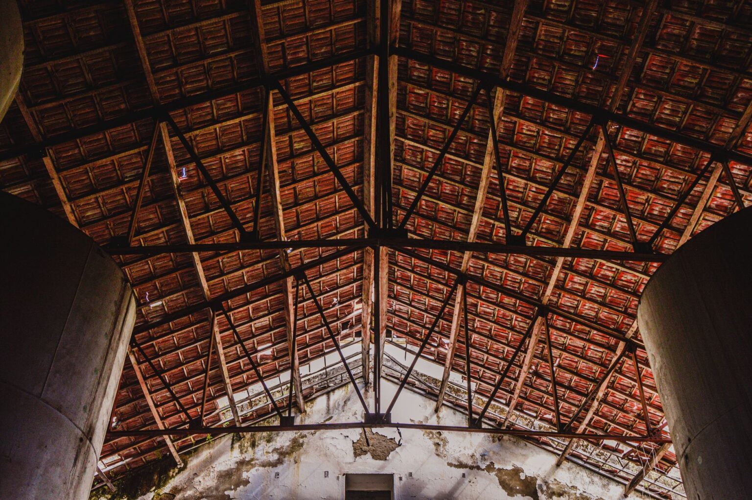 Charpente et couverture d'un bâtiment ancien