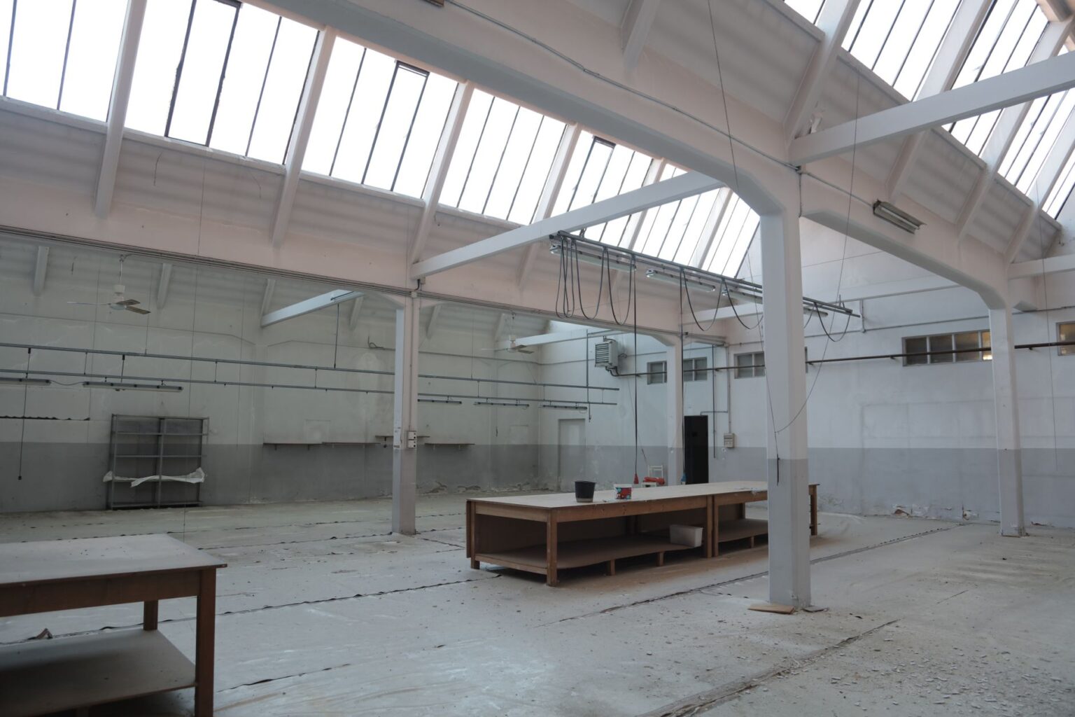 Local de stockage moderne, ouvrants en toiture
