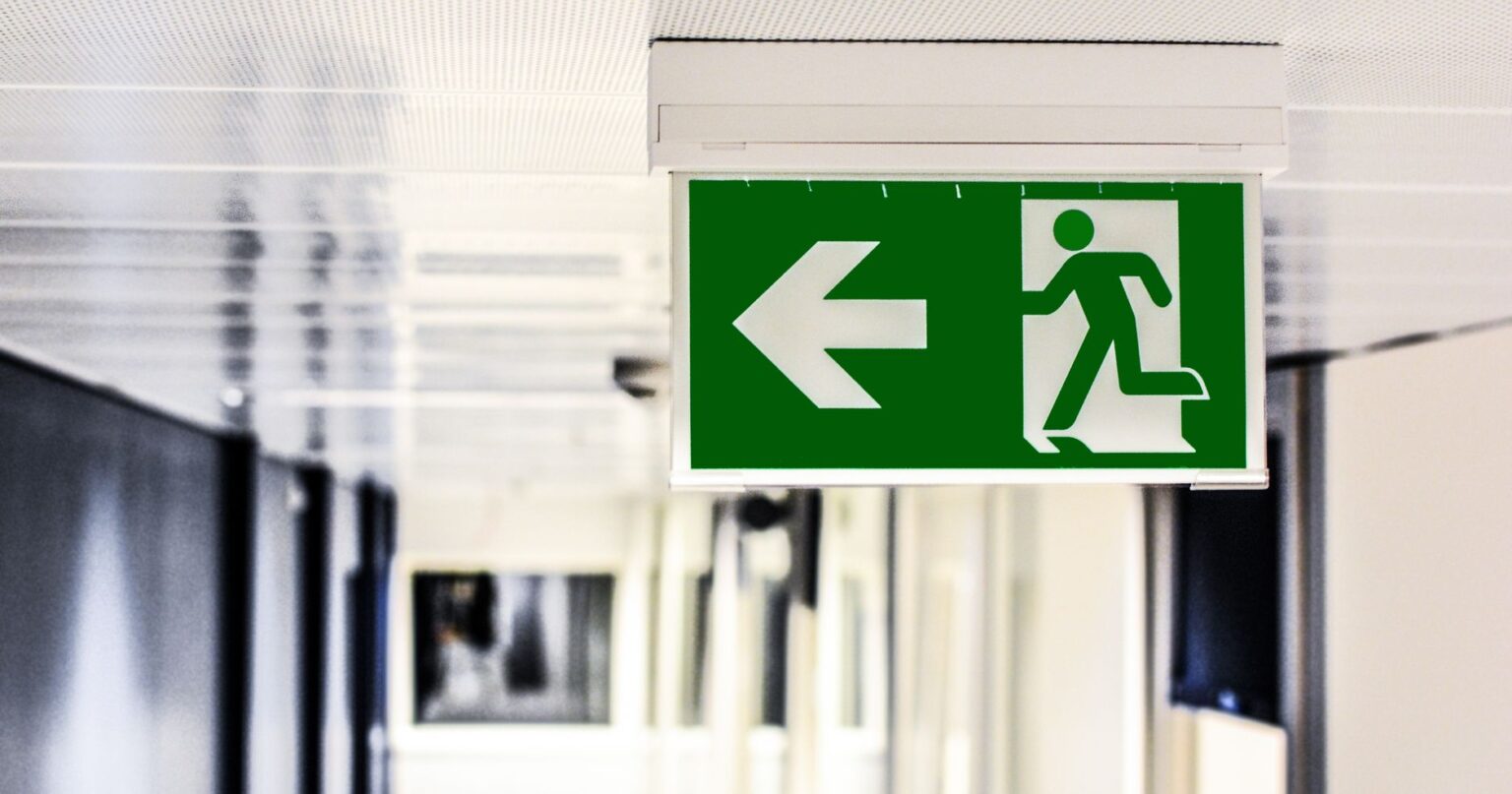 Bloc de secours fléché en circulation