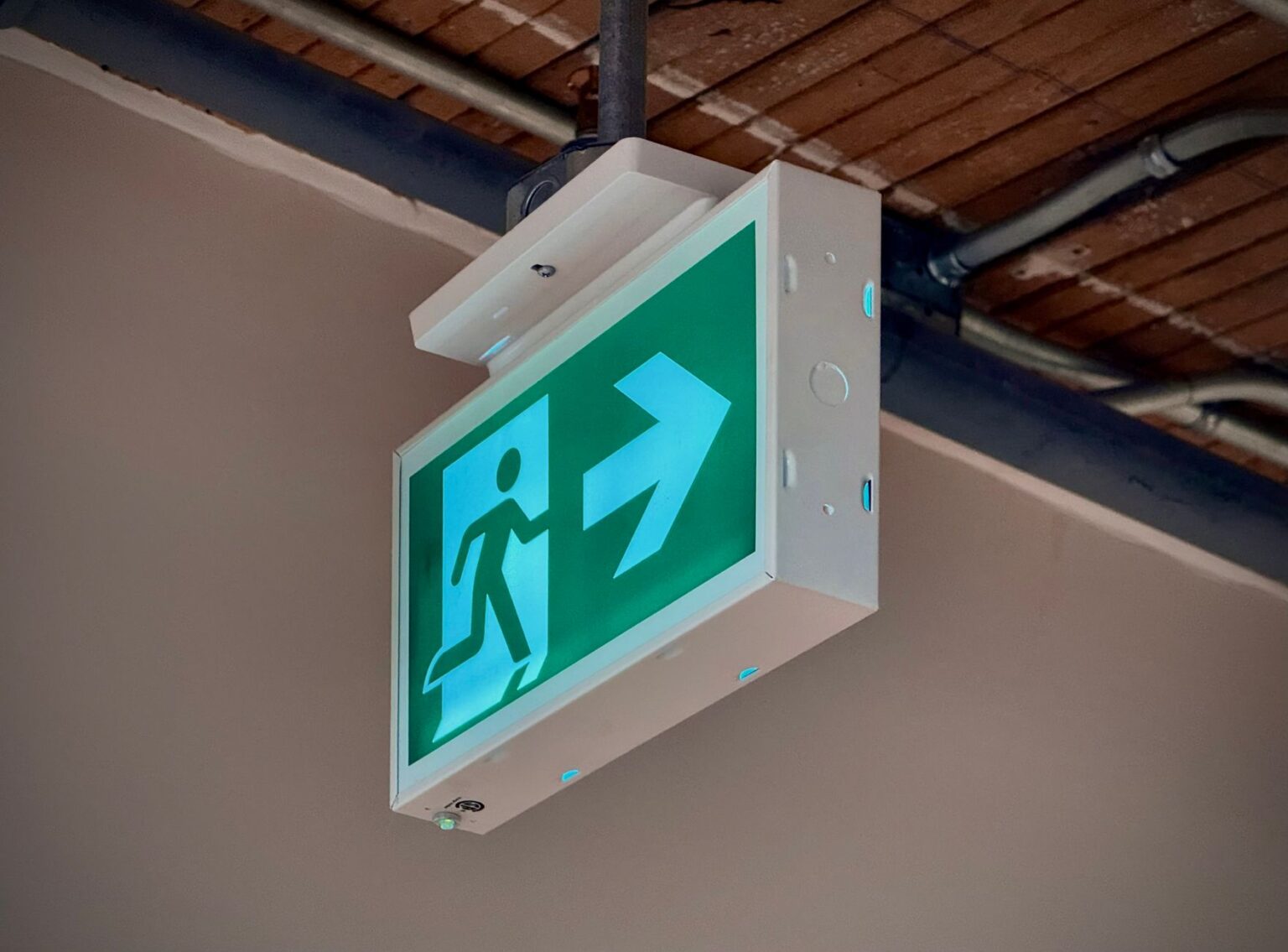 Bloc autonome d'éclairage de sécurité dans un bâtiment