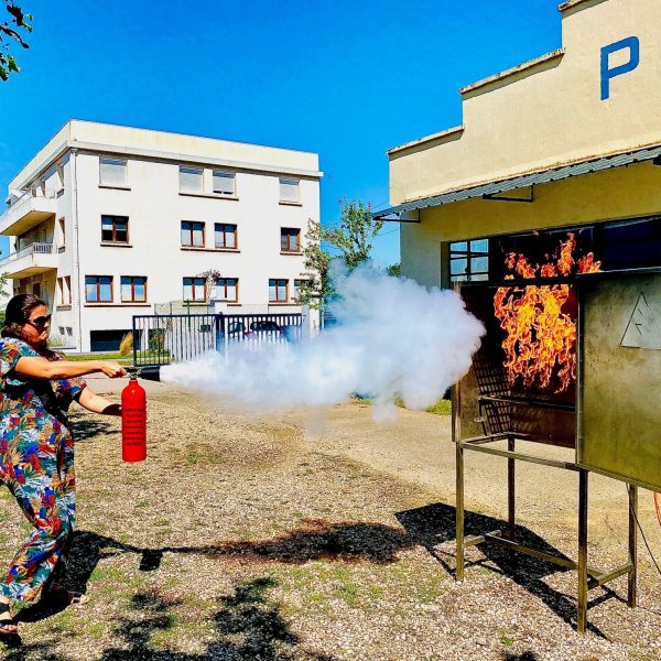manipulation des extincteurs pour un safety day incendie